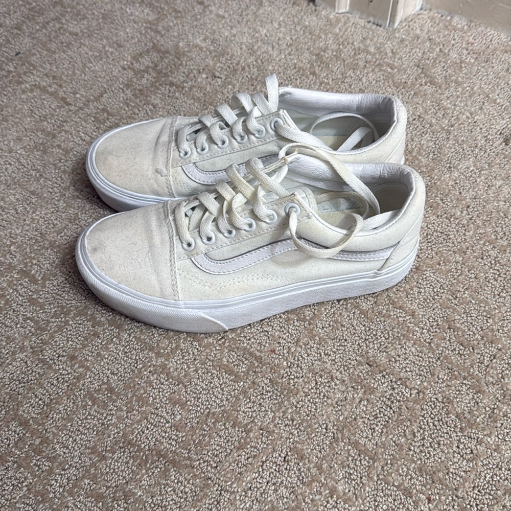Classic Low-Top Platform Sneakers - Cream